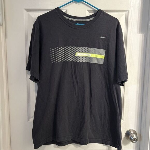 Nike Short Sleeve Gray Mens Regular Fit‎ XL Shirt Gym Running Logo - Picture 1 of 5